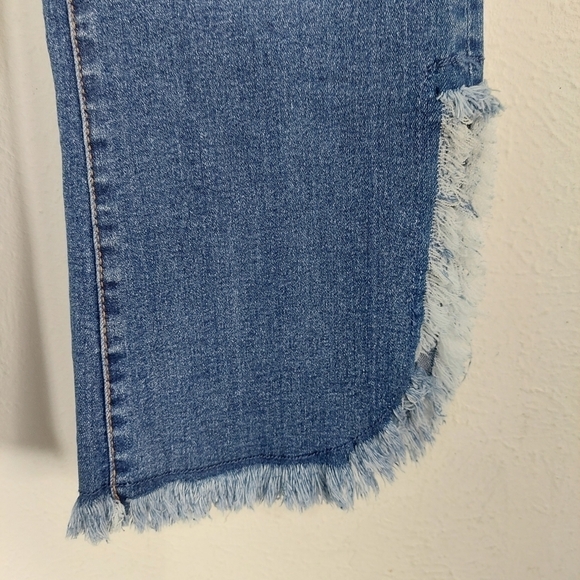 Venus High Rise Distressed Frayed Cropped Medium Wash Blue Denim Jeans Size‎ 4. - Picture 4 of 9